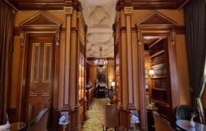 Read more about the article The Lanesborough Library bar<br>לונדון, אנגליה